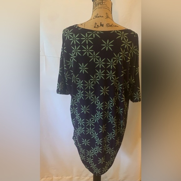 💕LulaRoe Irma Top Size Small - Picture 2 of 6
